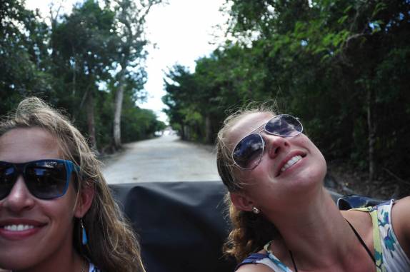 De fusca conversível, rodando por toda a ilha de Cozumel, no litotal de Yucatán, no sul do México